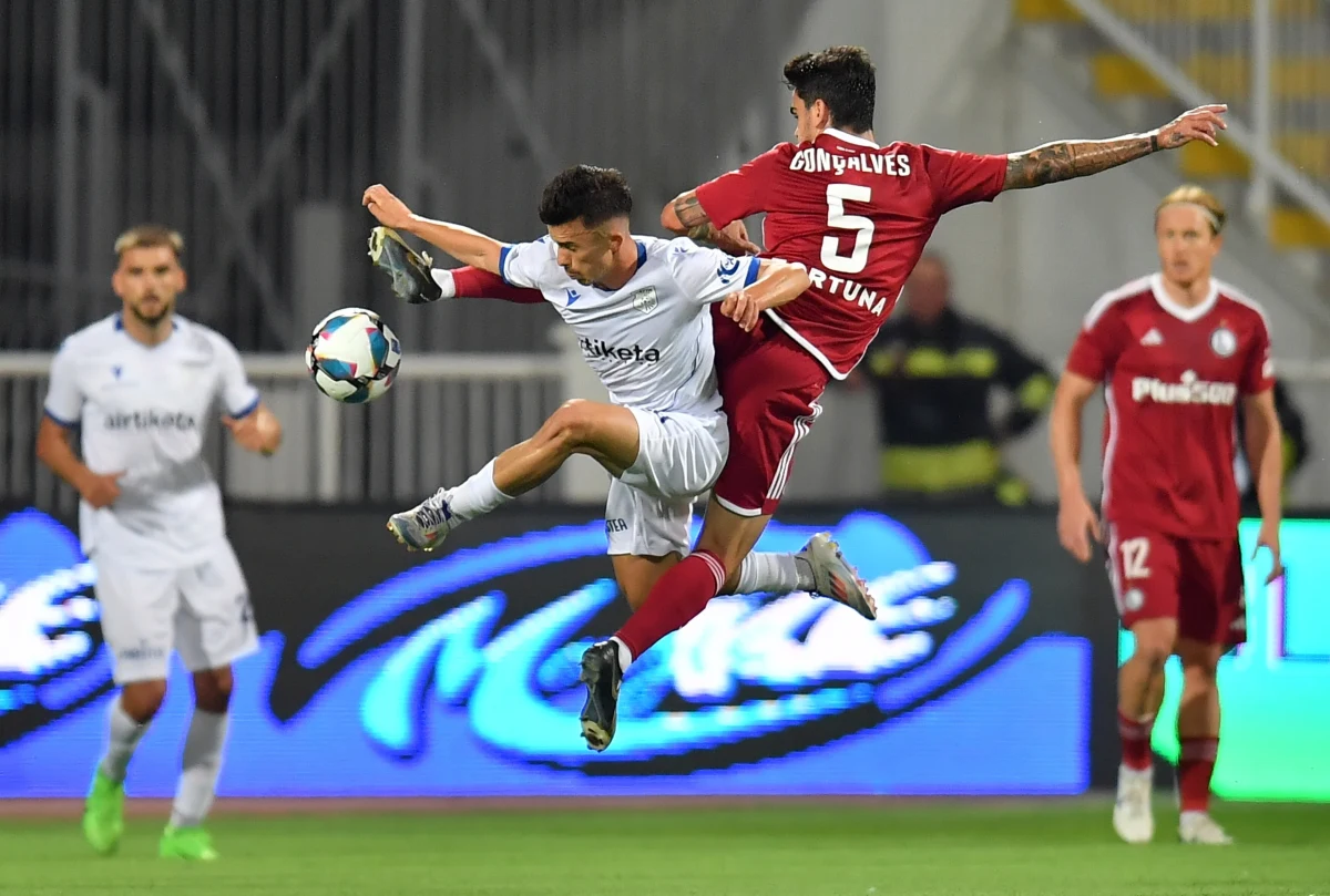 Piłkarze Legii Warszawa pokonali w Prisztinie kosowską Dritę Gnjilane 1:0 (0:0) w rewanżowym meczu czwartej, ostatniej rundy eliminacji Ligi Konferencji i awansowali do fazy zasadniczej tych rozgrywek. Pierwsze spotkanie polski zespół wygrał u siebie 2:0.