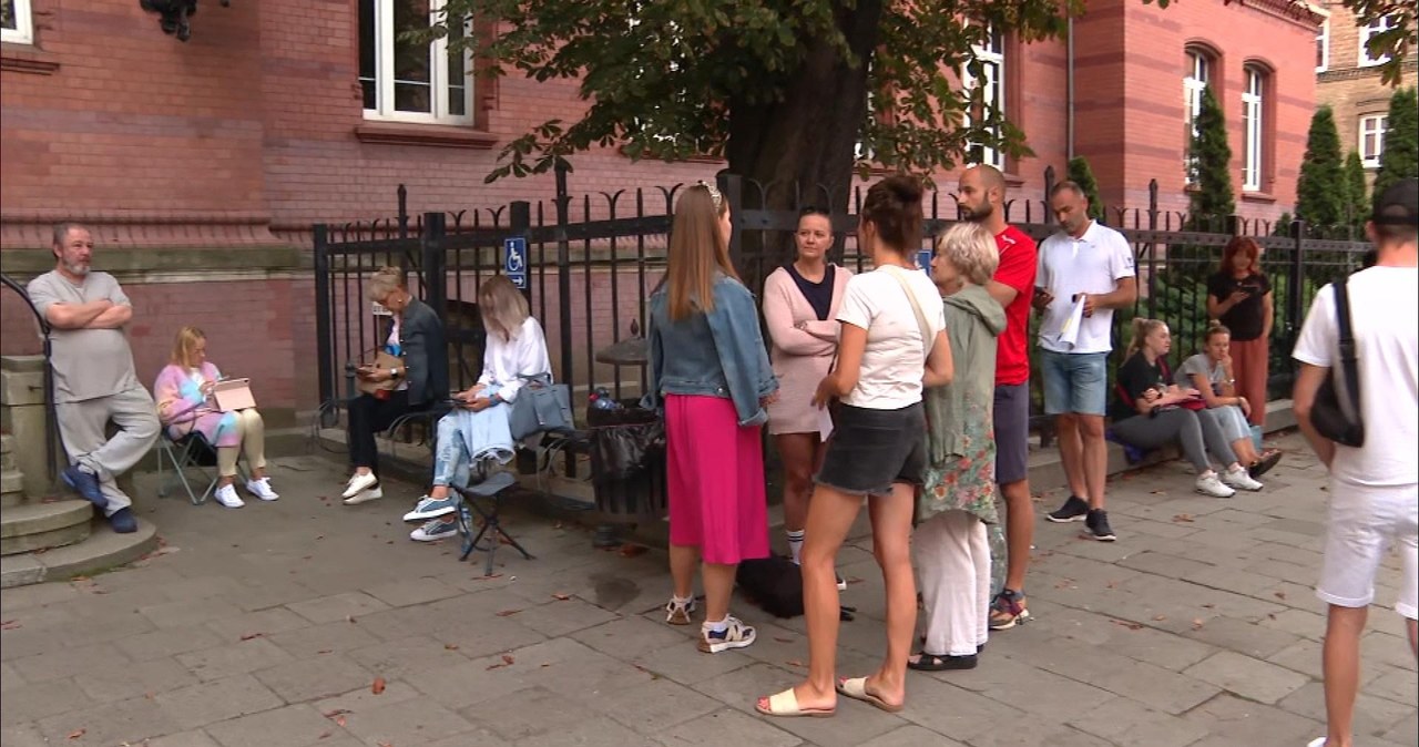 Nauczyciele koczują przed sądami. Skutek nowego prawa