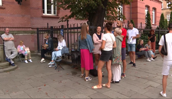 Nauczyciele tkwią w potężnych kolejkach. Efekt nowej ustawy