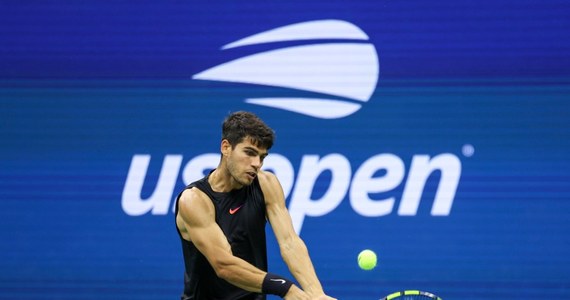 Carlos Alcaraz odpadł w drugiej rundzie turnieju tenisowego US Open. Jeden z najlepszych obecnie tenisistów na świecie, rozstawiony z numerem trzecim, musiał uznać wyższość 74. w światowym rankingu Holendra Botika van de Zandschulpa. Hiszpan przegrał 1:6, 5:7, 4:6 i stracił możliwość wygrania trzeciego turnieju wielkoszlemowego z rzędu.