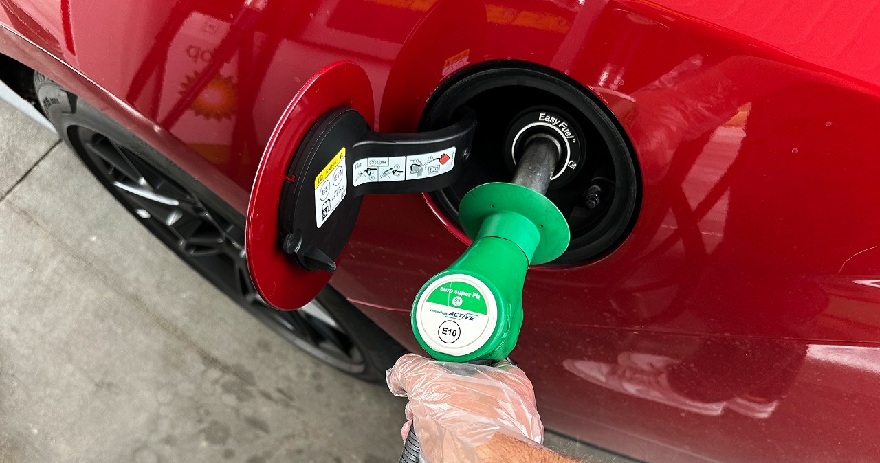 Najlepsze ceny i brak kolejek. Wiemy, o której najlepiej tankować