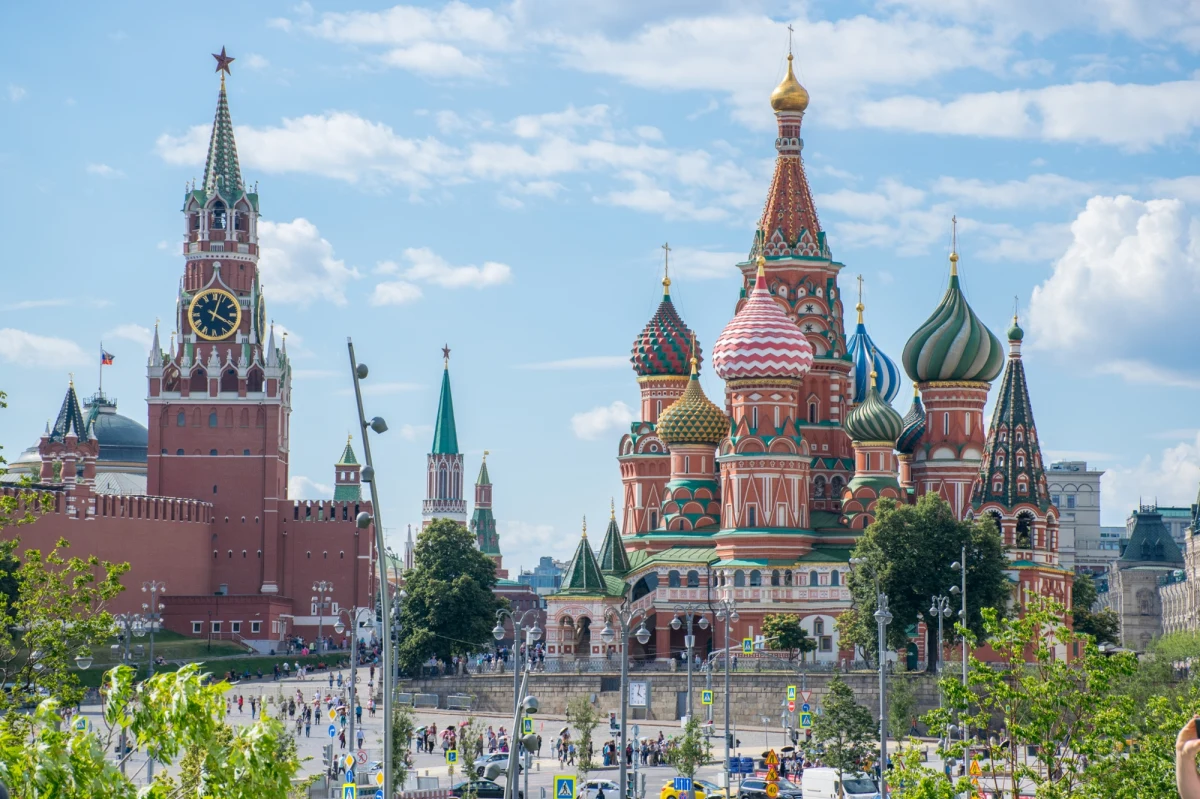Szef MSZ Włoch, wicepremier Antonio Tajani ponowił sprzeciw wobec wykorzystania zachodniej broni dostarczanej Ukrainie do ataków na Rosję. "Na co mamy się zgodzić, na zbombardowanie Moskwy?" - zapytał w opublikowanym wywiadzie dla dziennika "Corriere della Sera".
