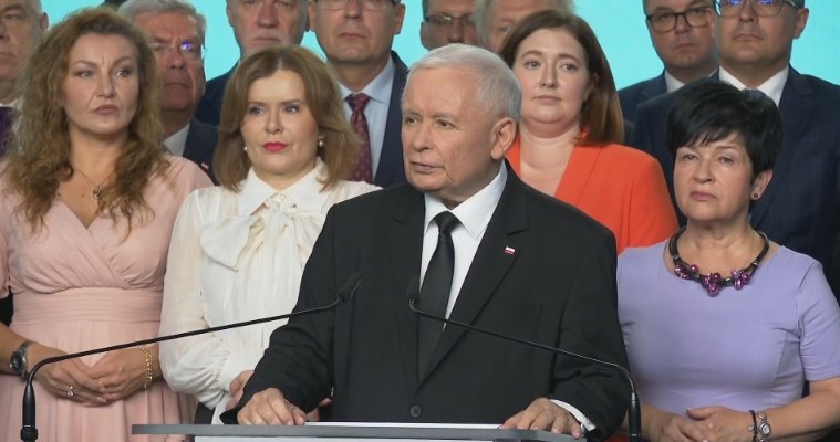  Zaskoczenie na konferencji PiS. Padło pytanie po angielsku