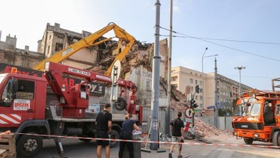 Łódź: Trakcja tramwajowa zerwana w czasie rozbiórki kamienicy