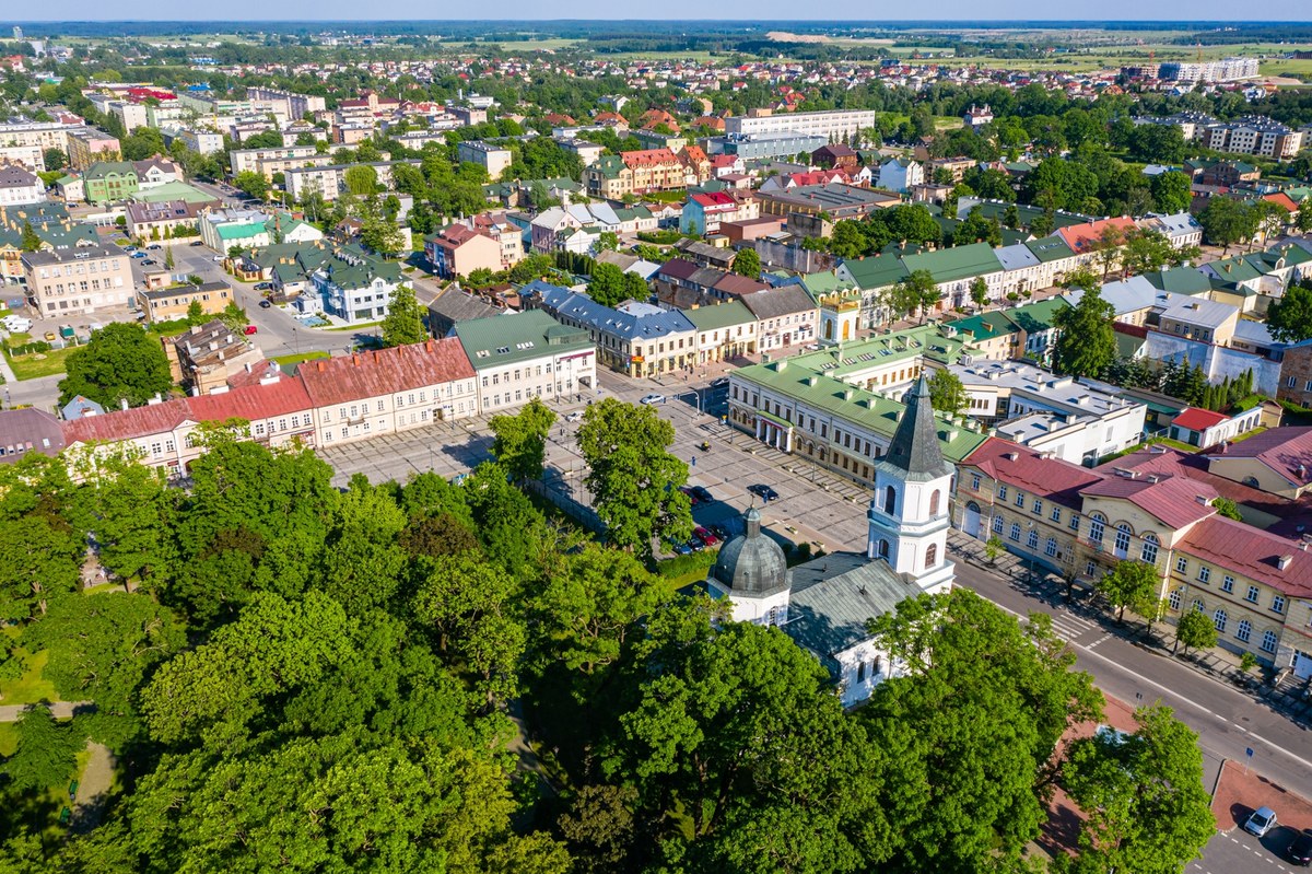 Białostoccy policjanci zatrzymali wójta gminy Suwałki Zbigniewa M., który jest podejrzewany o przyjęcie korzyści majątkowej od przedsiębiorcy. Samorządowiec był poszukiwany listem gończym – poinformował rzecznik prasowy podlaskiej policji Tomasz Krupa.