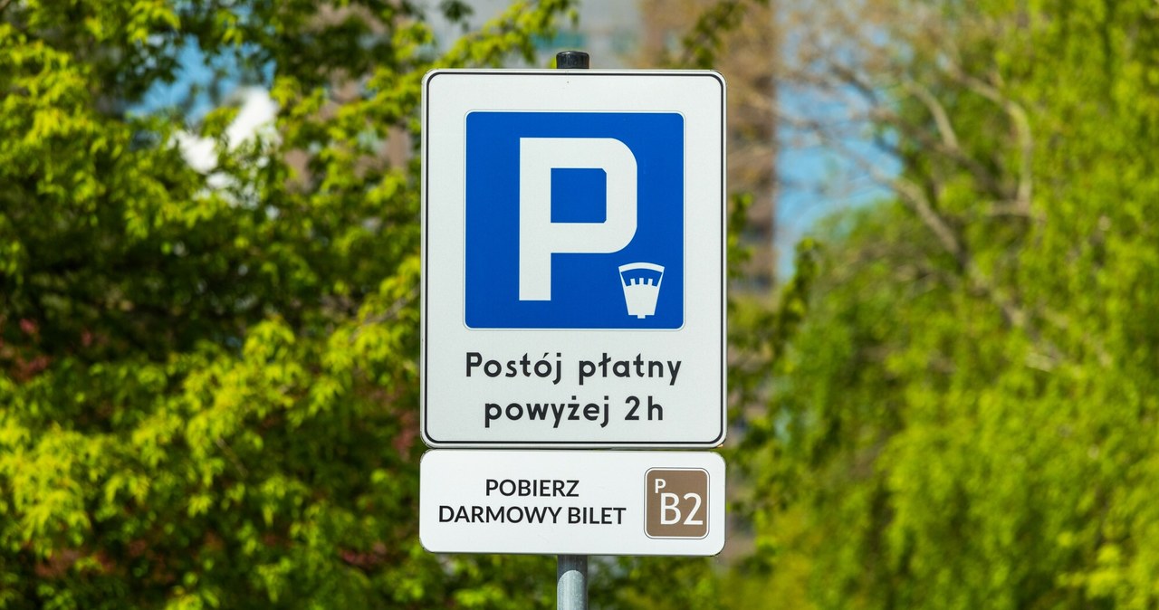 Parkowanie, płatnych, parkingach, zarządzanych, przez, prywatne, firmy, budzi, dużo, kontrowersji, Pewna, kierująca, otrzymała,  150 zł za samo przejechanie przez parking. Płacić czy nie płacić?