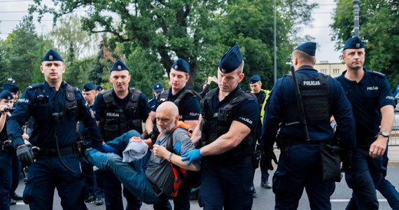 Na poniedziałek protesty i blokady dróg w centrum Warszawy zapowiedziała grupa aktywistów ekologicznych Ostatnie Pokolenie. Akcja zbiega się w czasie z rozpoczęciem roku szkolnego. 