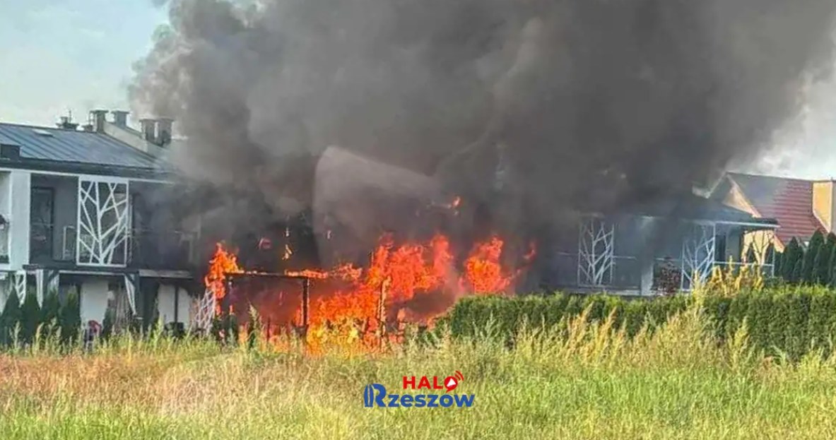  Pożar domów jednorodzinnych. Wciąż trwa walka z ogniem