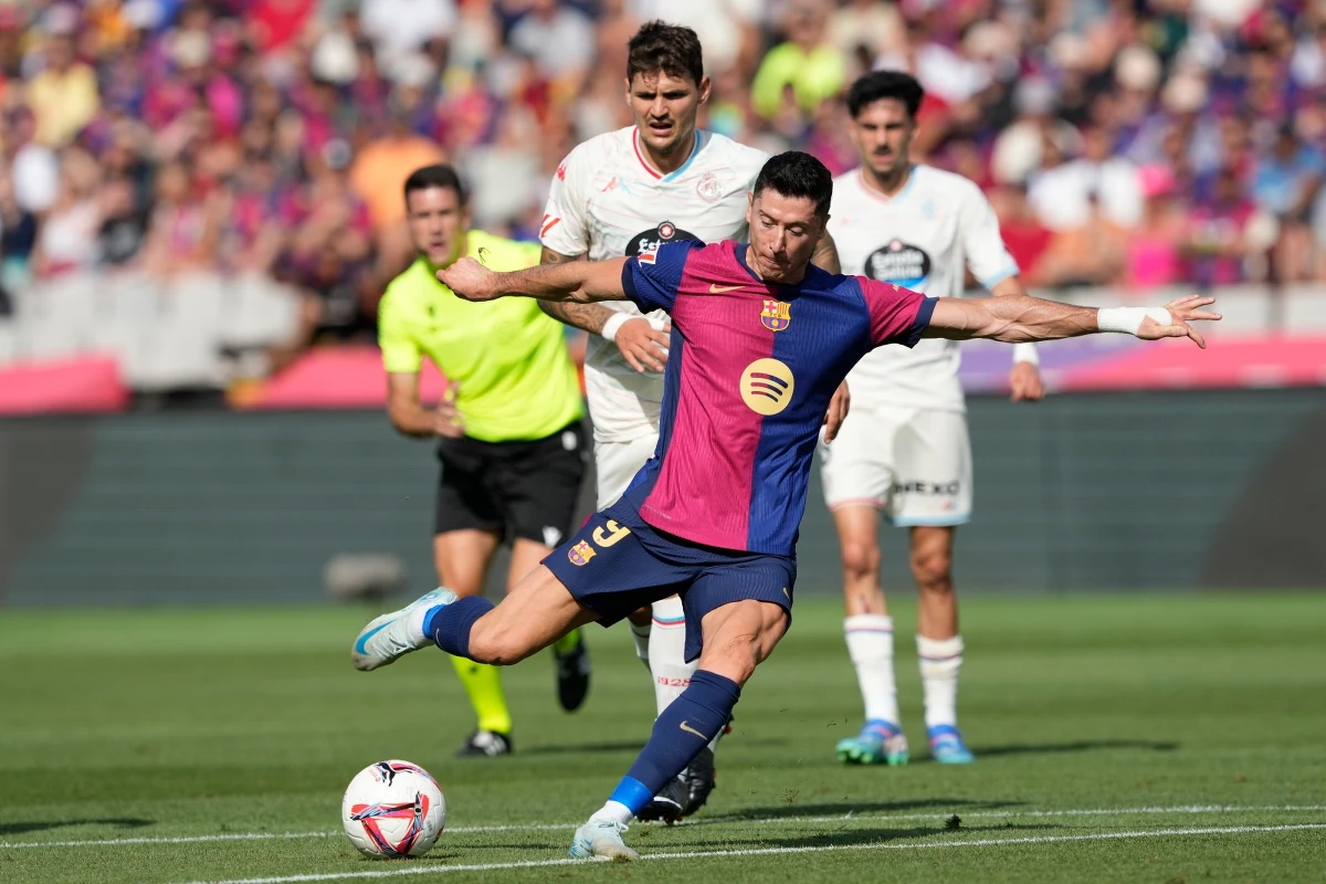 Piłkarze Barcelony pokonali beniaminka Real Valladolid aż 7:0 w 4. kolejce hiszpańskiej ekstraklasy. Jedną z bramek, swoją czwartą w sezonie, zdobył Robert Lewandowski. Bohaterem gospodarzy okazał się Brazylijczyk Raphinha, który zaliczył trzy trafienia.