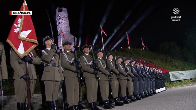 Mija 85 lat od wybuchu II wojny światowej. To czarne karty polskiej historii, które wracają za przyczyną krwawej rosyjskiej agresji tuż za naszymi granicami. Rządzący przypominali dziś o sile Polski, która tkwi nie tylko w zbrojeniach, ale przede wszystkim w sojuszach. Prezydent Duda z kolei ponownie przypomniał, że sprawa reparacji wojennych od Niemiec nie została zamknięta. Dla ''Wydarzeń'' Mateusz Maranowski.