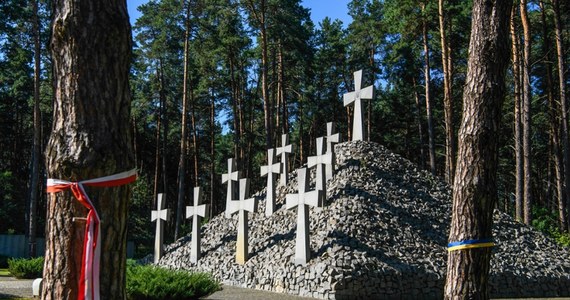 Rosyjska rakieta o mało nie zniszczyła Polskiego Cmentarza Wojennego w Bykowni pod Kijowem. Jej odłamki spadły w pobliżu głównego pomnika nekropolii, wywołując pożar – poinformował szef kompleksu Bykowniańskie Mogiły Bohdan Netreba.