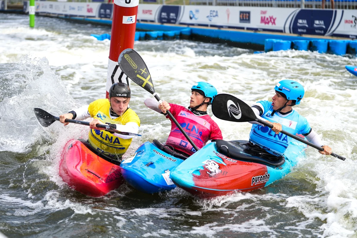 To był naprawdę niesamowity weekend ze slalomem kajakowym! Na torze Kolna w Krakowie odbyły się 76. Mistrzostwa Polski w Slalomie Kajakowym i Kayak Crossie. Co ciekawe, w ostatecznych rozstrzygnięciach nie zabrakło niespodzianek, co tylko potwierdza, że poziom tej dyscypliny w Polsce jest bardzo wysoki.