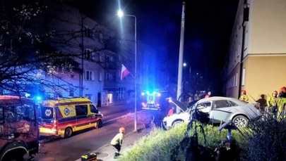 Pijany 22-latek rozbił auto. Z pomocą pośpieszył policjant po służbie