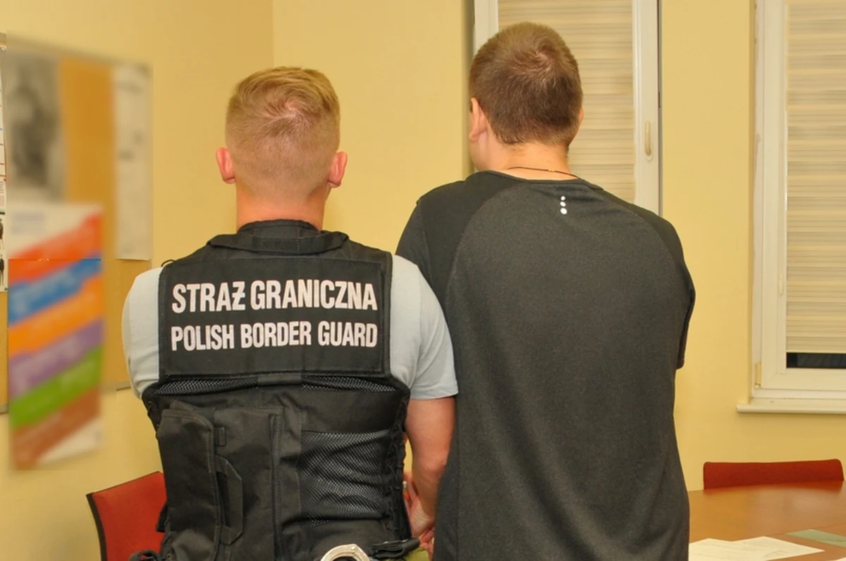 Obywatel Niemiec, ścigany Europejskim Nakazem Aresztowania, wpadł na granicy polsko-rosyjskiej w Grzechotkach (Warmińsko-Mazurskie). Za 22-latkiem, ściganym za przestępstwa seksualne wobec dzieci, wydana była czerwona nota Interpolu.