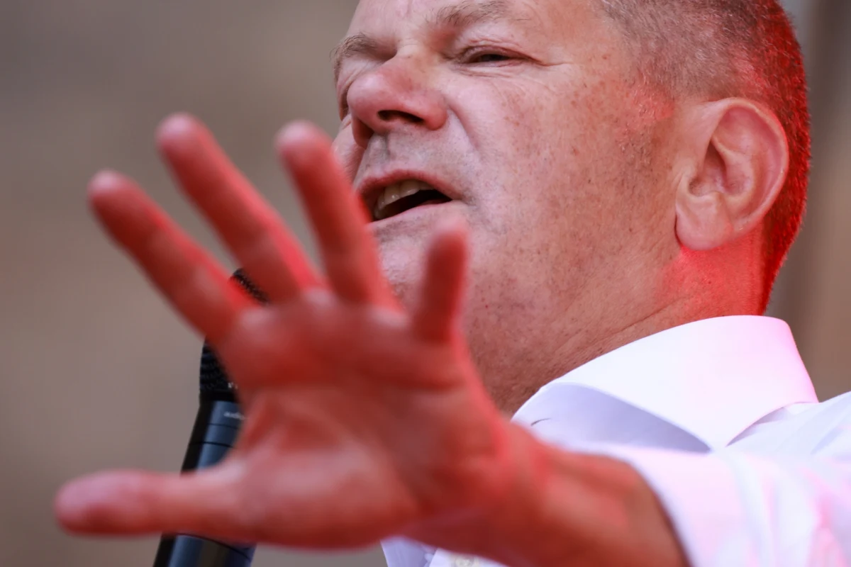 "Gorzkie" - tak wyniki wyborów do parlamentów w Saksonii i Turyngii skomentował Olaf Scholz. Kanclerz wezwał partie w obu krajach związkowych do tworzenia sojuszy wykluczających udział skrajnie prawicowej Alternatywy dla Niemiec (AfD). Obserwatorzy w Europie są zgodni, że wyniki osiągnięte przez AfD stanowią wyraźny sygnał alarmowy dla całego kontynentu.