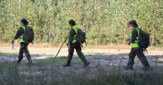 Ponad 150 żołnierzy ruszyło w poniedziałek na poszukiwania najprawdopodobniej drona, który przed ponad tygodniem wleciał znad Ukrainy na Lubelszczyznę. Jak się dowiedział reporter RMF FM Mateusz Chłystun, niewykluczone, że to ostatni dzień ich akcji na tym terenie.