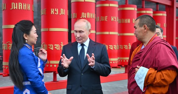 Władimir Putin przybył w poniedziałek z wizytą do Mongolii. Organizacja pozarządowa Human Rights Watch (HRW) zaapelowała o zatrzymanie go. Putin jest poszukiwany przez Międzynarodowy Trybunał Karny (MTK) za bezprawną deportację dzieci z okupowanych terenów Ukrainy do Rosji.