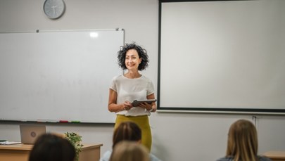 Mniej nauczycieli szuka nowej pracy. Co się zmieniło?