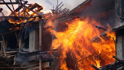 Silna burza nad Jelenią Górą. Piorun uderzył w jeden z budynków