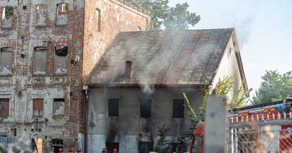 Na terenie zabytkowych ruin Młyna Szancera przy ul. Kołłątaja w Tarnowie pojawiły się dziś płomienie. To nie pierwszy pożar w tym opuszczonym obiekcie. 