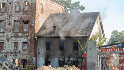 Kłęby czarnego dymu nad Tarnowem. Palił się Młyn Szancera