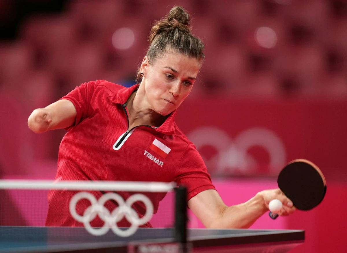 Natalia Partyka zapewniła sobie drugi medal w tenisie stołowym na igrzyskach paralimpijskich w Paryżu. Polka w klasie WS10 awansowała do półfinału po zwycięstwie nad Turczynką Merve Demir 3:0 (11:8, 11:5, 13:11). Wcześniej wywalczyła brąz w deblu. Co najmniej brąz zapewnił sobie także Patryk Chojnowski.