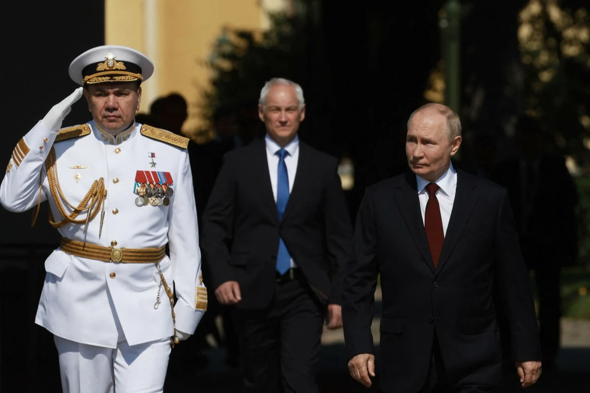 Gen. Walerij Mumindżanow został zatrzymany - podają media powołujące się na Komitet Śledczy. Mumindżanow miał przyjmować "wyjątkowo duże" łapówki. To kolejne zatrzymanie w śledztwie dotyczącym przeżartej korupcją armii rosyjskiej, ale to co wyróżnia sprawę generała, to fakt, że należał do elity w armii Władimira Putina.