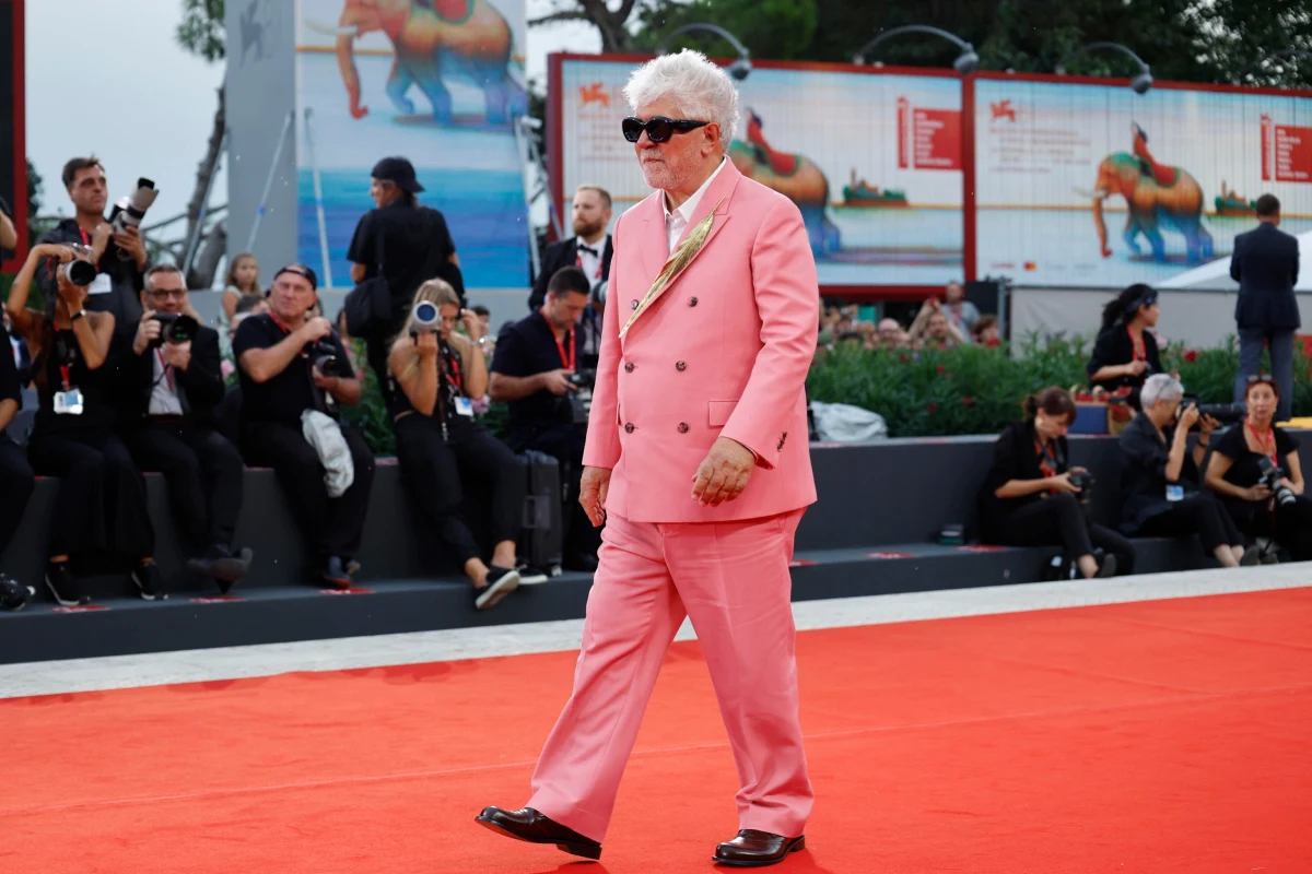 Konferencja prasowa Pedro Almodovara i gwiazd jego najnowszego filmu „W pokoju obok”: Julianne Moore oraz Tildy Swinton podczas Festiwalu Filmowego w Wenecji poświęcona była wielu palącym problemom współczesnego świata. Utytułowany hiszpański reżyser nie tylko wypowiedział się na temat walki ze zmianami klimatu i kryzysem migracyjnym, ale też eutanazji.