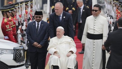 13 godzin lotu. Papież Franciszek zaczyna podróż do Azji i Oceanii