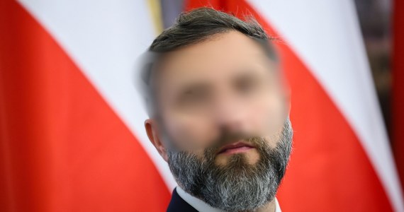 Pisał na kartce nazwę firmy, nazwisko, decyzję, którą mi pokazywał, następnie wkładał tę kartkę do niszczarki - tak główna świadek prokuratury opisuje styl zarządzania Rządową Agencją Rezerw Strategicznych przez jej prezesa Michała K. - pisze "Gazeta Wyborcza". W poniedziałek sąd wydał wobec K. Europejski Nakaz Aresztowania. Tego samego dnia były prezes RARS został zatrzymany w Londynie. Tam czeka na decyzję o ekstradycji.