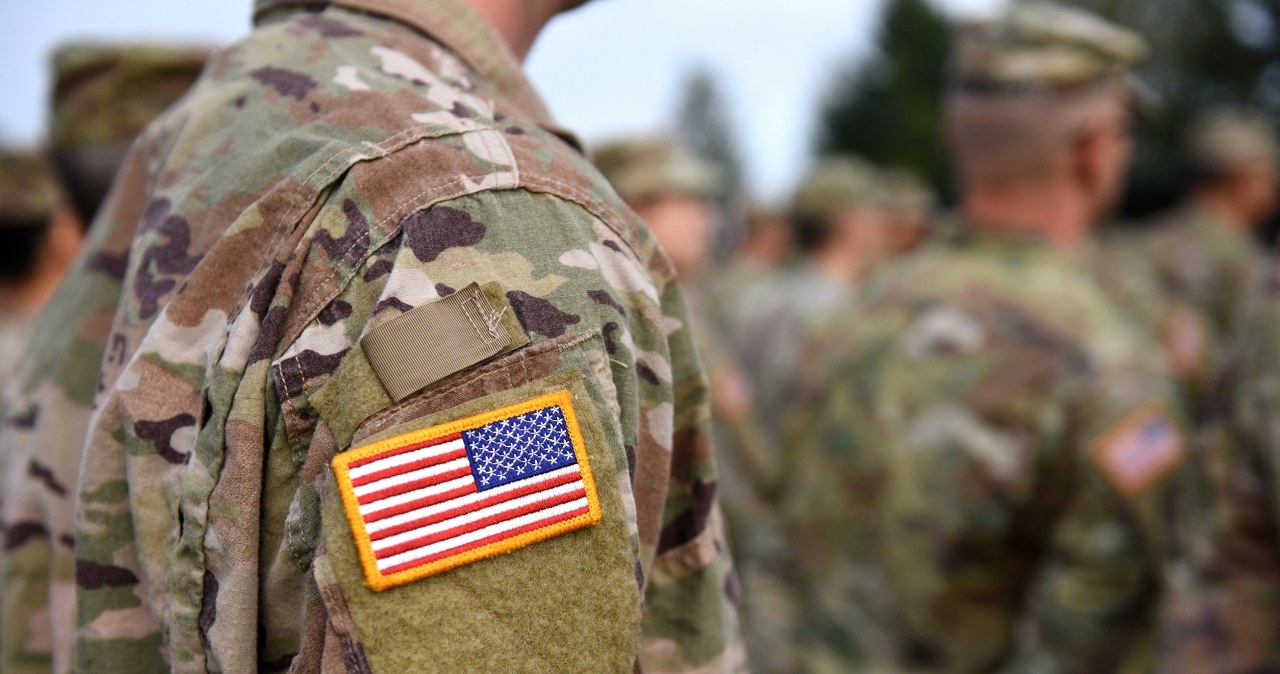 Żołnierze na kacu zgubili tajne mapy wojskowe w polskim pociągu