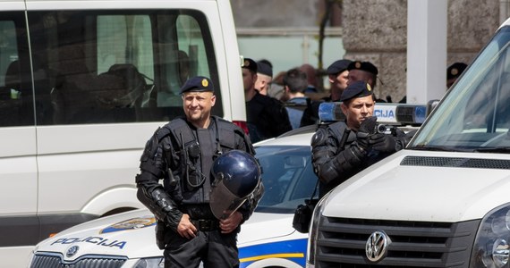 Uzbrojony mężczyzna wtargnął do szpitala w stolicy Chorwacji, Zagrzebiu, grożąc osobom przebywającym w budynku - poinformowała policja. Przybyli na miejsce policjanci otoczyli placówkę. Agresor został zatrzymany. 