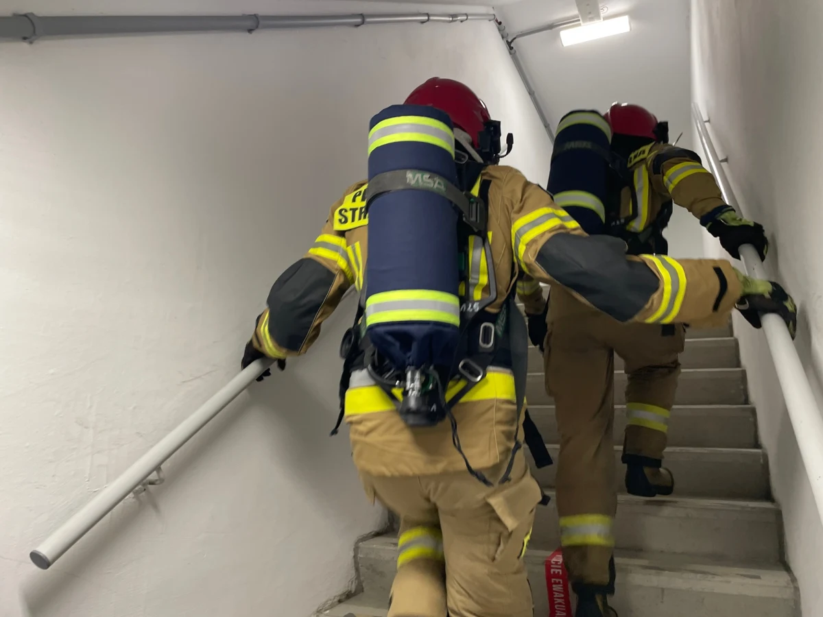 Niemały wysiłek, ogromne wyzwanie, a wysokość - imponująca! - tak można opisać Strażackie Mistrzostwa Województwa Pomorskiego w bieganiu po schodach. "To tak, jakby jeździć na rowerze w saunie" - mówił reporterowi RMF FM jeden ze strażaków.