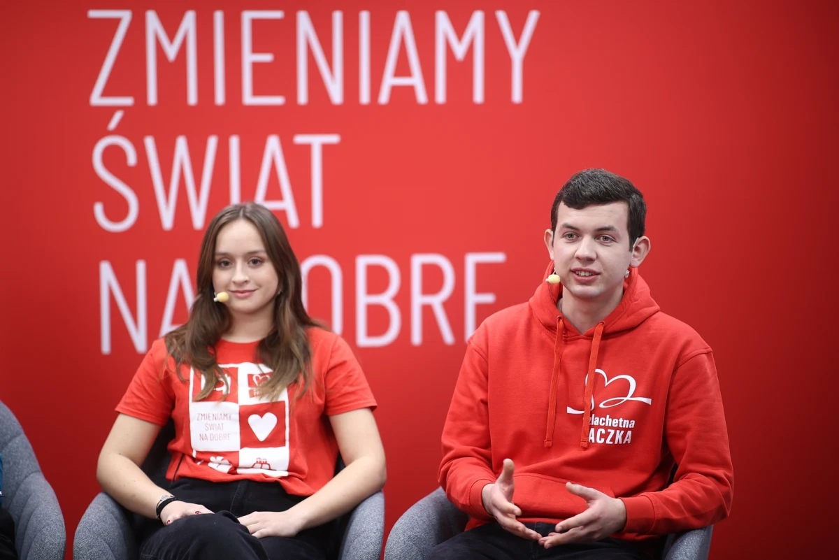 "Nie ma nic lepszego" - mówi jeden z wolontariuszy o swojej pracy w Szlachetnej Paczce. "To możliwość zmieniania czyjegoś świata na dobre" - dodaje inny. Szlachetna Paczka rekrutuje nowych wolontariuszy. W całej Polsce brakuje jeszcze 5100 osób. Od tych, którzy się zgłoszą, zależy to, do ilu rodzin dotrze pomoc. 