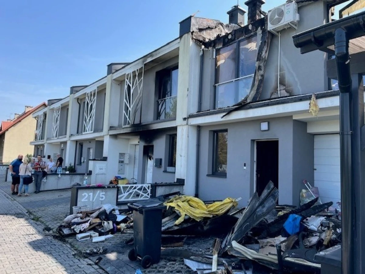 Będzie wsparcie dla rodzin z osiedla Biała w Rzeszowie, którym pożar zniszczył domy. "Pogorzelcy nie tylko dostaną po 6 tys. zł, ale mogą też liczyć na dofinansowanie kosztów remontu czy odbudowy domów" - powiedziała wojewoda podkarpacka Teresa Kubas-Hul.