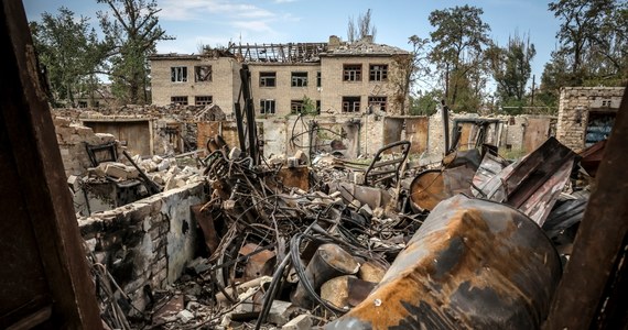 Do 51 wzrosła liczba osób zabitych we wtorkowym ataku Rosji na teren uczelni wojskowej i szpitala w Połtawie. Spadły tam dwa pociski balistyczne. Jeden z budynków Instytutu Łączności uległ częściowemu zniszczeniu. Według źródeł wojskowych zginęli żołnierze. Prezydent Ukrainy mówi o szokującym ataku na infrastrukturę miejską.