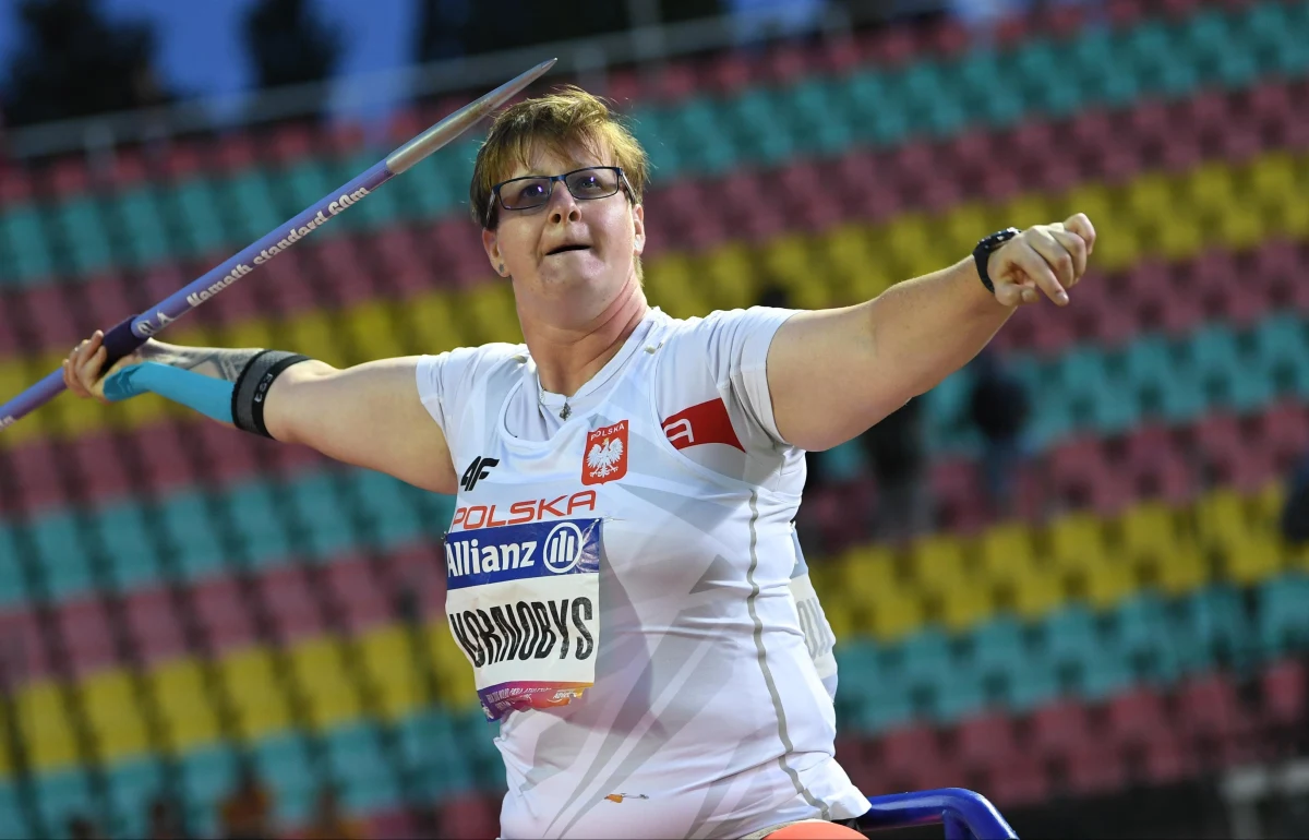 Kolejne sukcesy polskich paralimpijczyków. Lucyna Kornobys wywalczyła srebrny medal igrzysk paralimpijskich w Paryżu w pchnięciu kulą w klasie F34. Brązowy medal w strzelaniu z karabinu dowolnego zdobył Marek Dobrowolski.