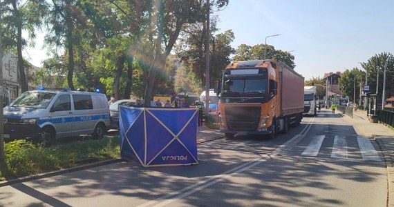 Śmiertelne potrącenie na przejściu dla pieszych w Gdańsku-Brzeźnie. Kierujący samochodem ciężarowym wjechał w 70-latkę. Kobieta nie przeżyła. Sprawca był pijany.