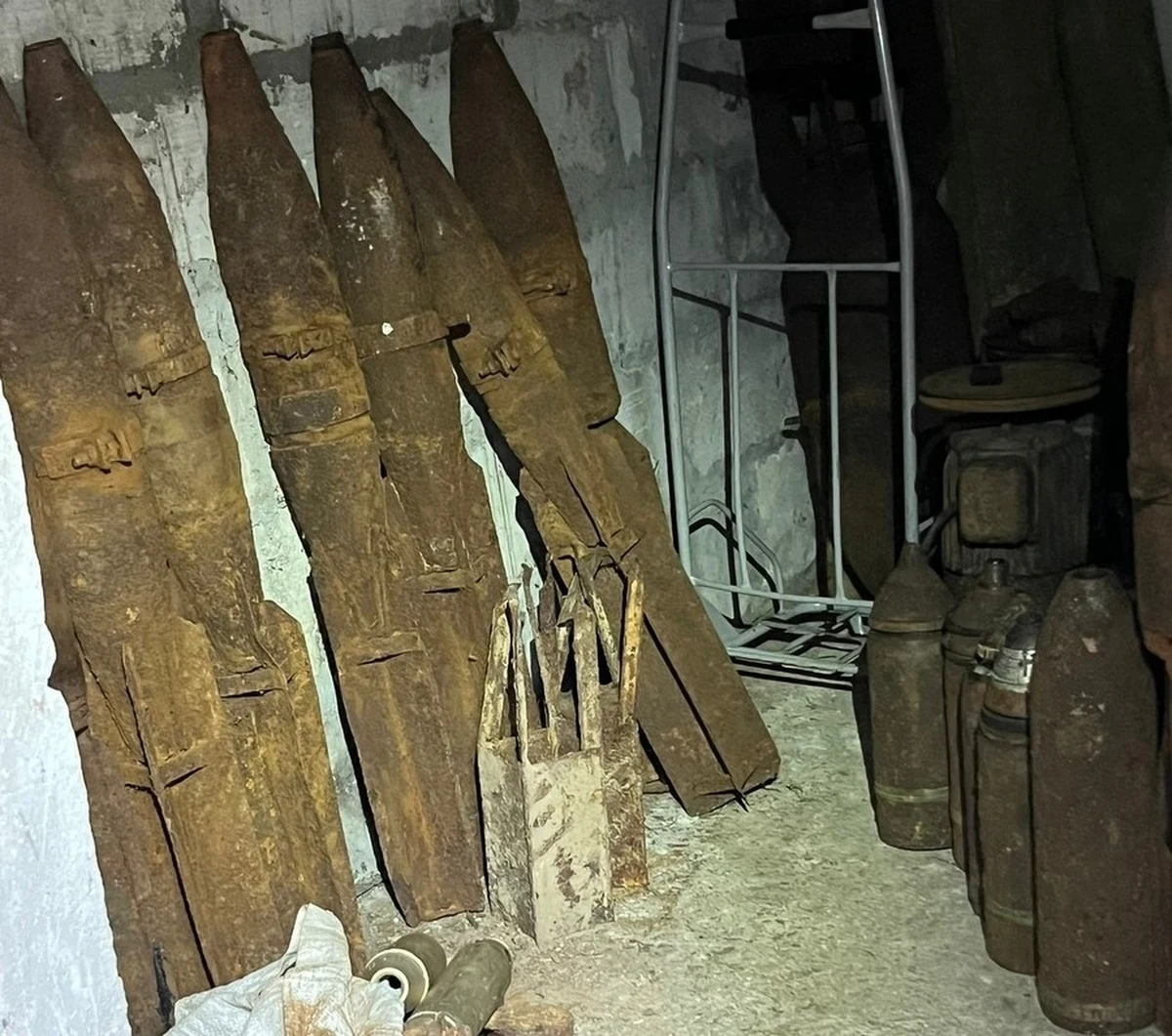 Granaty, bomby i pociski - to wszystko znajdowało się w środku stodoły w mazowieckiej miejscowości Ryczyca. 1 września w budynku wybuchł pożar i doszło do niekontrolowanych wybuchów. Jedna osoba zginęła.