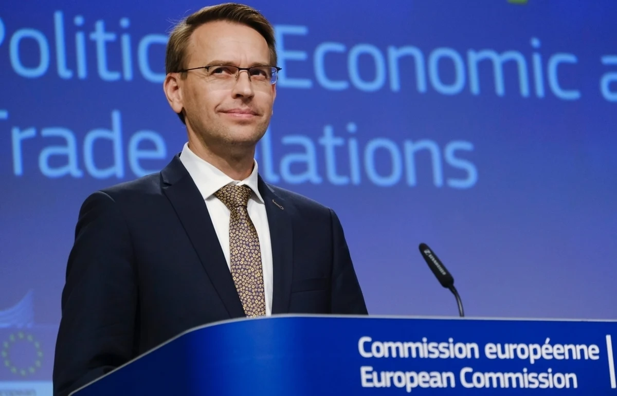 Turcja chce przystąpić do BRICS, czyli gospodarczego sojuszu państw rozwijających się pod przewodnictwem Rosji. Zamiary Ankary skomentował rzecznik Komisji Europejskiej Peter Stano, który co prawda nie widzi żadnych przeciwwskazań, ale twierdzi, że Turcja jako państwo-kandydat do UE podlega pewnym ograniczeniom.