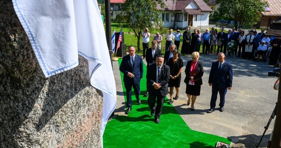 We wtorek w południe uroczyście odsłonięty został kamienny pomnik upamiętniający Żydów Baligrodzkich, którzy mieszkali w Baligrodzie do 1942 roku. 
Inicjatorem postawienia pomnika był Jacek Sokołowski, prezes Zarządu Polsko-Amerykańskiej Fundacji im. Rabina Menachema Mendla z Rymanowa.