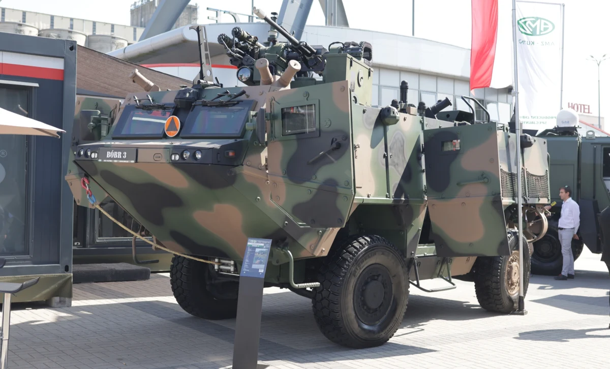 Premiery najnowocześniejszego sprzętu, rozmowy o wielomilionowych kontraktach na wyposażenie armii, ale też prezentacje sprzętu dostępnego dla cywilów - wszystko to znalazło się w programie otworzonego dziś MSPO w Kielcach. Na jedną z najważniejszych imprez targowych przemysłu obronnego na świecie zajrzała redakcja RMF FM.