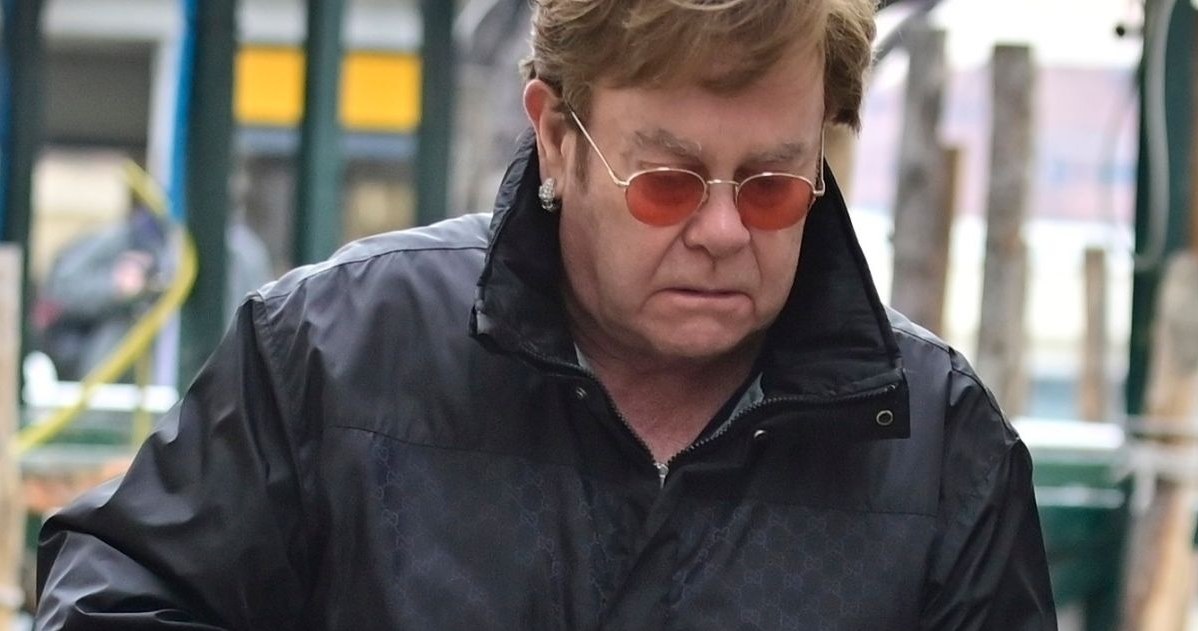 Elton, John, udostępnił, swoim, Instagramie, oficjalny, komunikat, Nagradzany, znany, całym, świecie, muzyk, którym, nagrano, gł Elton John zmaga się z poważnymi problemami zdrowotnymi. Wydał oświadczenie