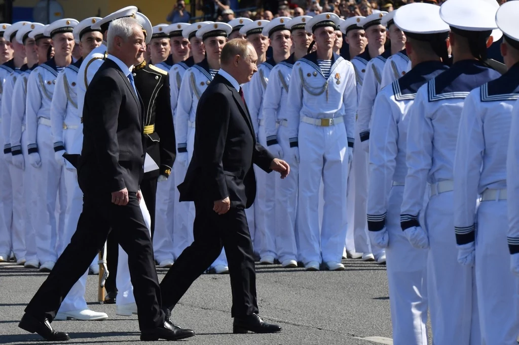 Szef rosyjskiego MON Andriej Biełousow i prezydent Rosji Władimir Putin