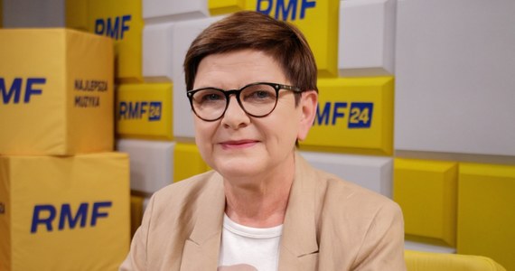 "Mam nadzieję, że przyszły prezydent Polski to osoba, której będzie można zaufać" - powiedziała Beata Szydło w Porannej rozmowie w RMF FM. "Kobieta nie może być kandydatką, bo nie jest młodym, wysokim, przystojnym mężczyzną" - zażartowała europosłanka Prawa i Sprawiedliwości, odnosząc się do słów prezesa Kaczyńskiego. Była premier skomentowała m.in. także informację z ostatniej chwil dotyczącą tego, że szef ukraińskiej dyplomacji, Dmytro Kułeba, podał się do dymisji.