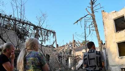 Zabici, ranni, zniszczone budynki. Rosyjski atak na Lwów