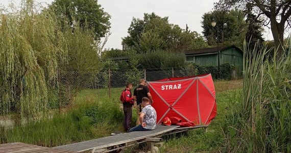 Rusza śledztwo w śmierci 24-letniej kobiety, której ciało zostało wyłowione z jeziora Gopło - poinformowali policjanci z Kruszwicy. Zgłoszenie o "czymś dziwnym w wodzie" nadgoplańskie WOPR otrzymało od przypadkowego mężczyzny.