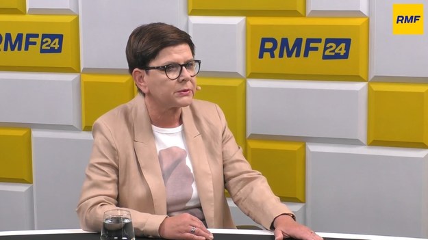 "Mam nadzieję, że przyszły prezydent Polski to osoba, której będzie można zaufać" - powiedziała Beata Szydło w Porannej rozmowie w RMF FM. "Kobieta nie może być kandydatką, bo nie jest młodym, wysokim, przystojnym mężczyzną" - zażartowała europosłanka Prawa i Sprawiedliwości, odnosząc się do słów prezesa Kaczyńskiego. Była premier skomentowała m.in. także informację z ostatniej chwil dotyczącą tego, że szef ukraińskiej dyplomacji, Dmytro Kułeba, podał się do dymisji.