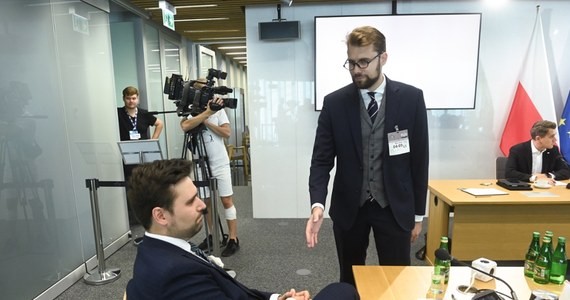 Byli pracownicy MSZ Jakub Osajda i Mateusz Pali podczas konfrontacji przed komisją śledczą ds. afery wizowej potwierdzili swoje wcześniejsze zeznania. Szef komisji Marek Sowa powiedział po posiedzeniu, że dokonana zostanie ocena zeznań świadków, by sprawdzić dokładnie, jaka była ich rola w całym procesie.