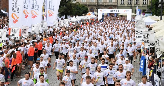 Już w najbliższą niedzielę (8 września) odbędzie się 13. edycja charytatywnej sztafety biegowej Poland Business Run. 13 tys. osób połączonych w pięcioosobowe drużyny będzie biec wokół Błoń, a 28 tys. biegaczy i biegaczek pokona dystans 4 km w dowolnym miejscu na świecie.